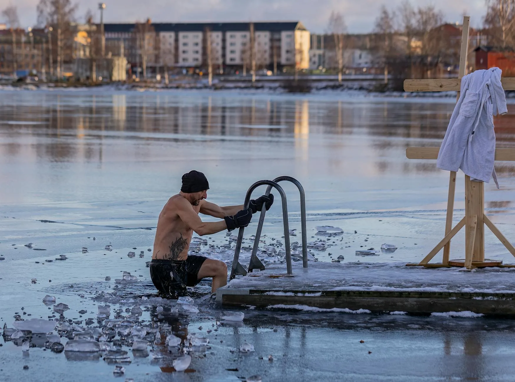 Cold plunge ice bath tub set up outdoors