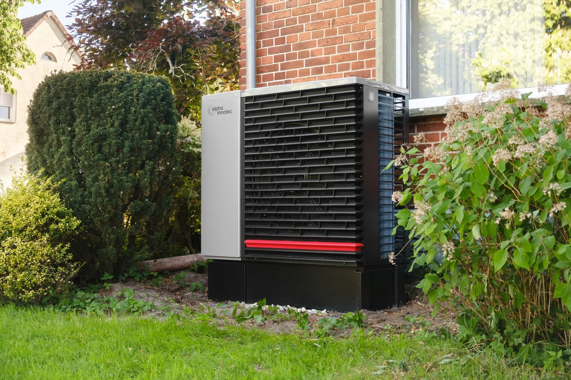 Outdoor heat pump equipment for reducing hot tub running costs